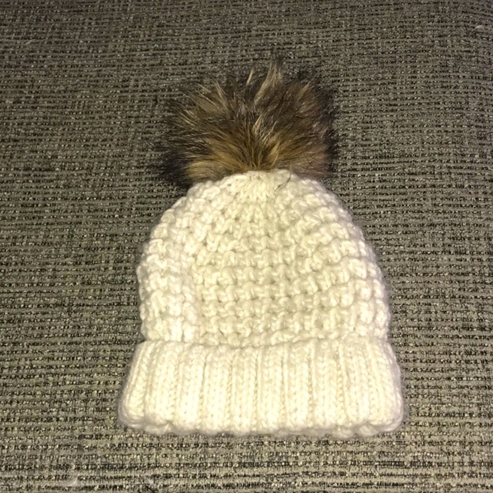 Abercrombie&fitch white puff beanie